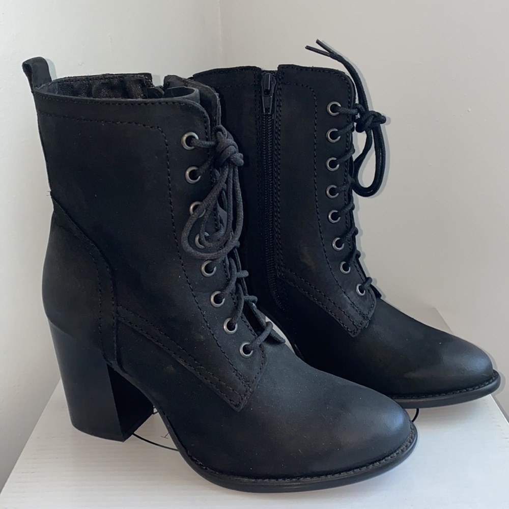 AUTH NIB STEVE MADDEN LAUUREN LACE UP BOOTIES